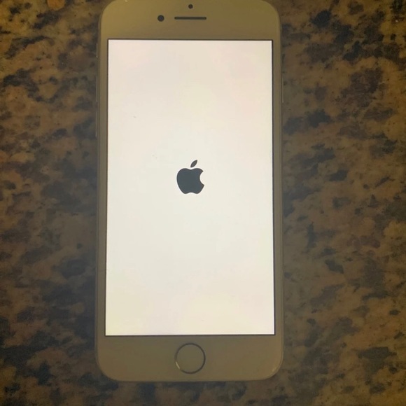 iPhone 7 - Picture 1 of 4